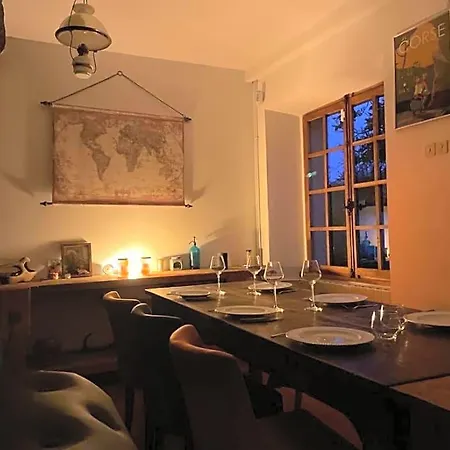 Domaine La Tour Oda ve Kahvaltı 3*
