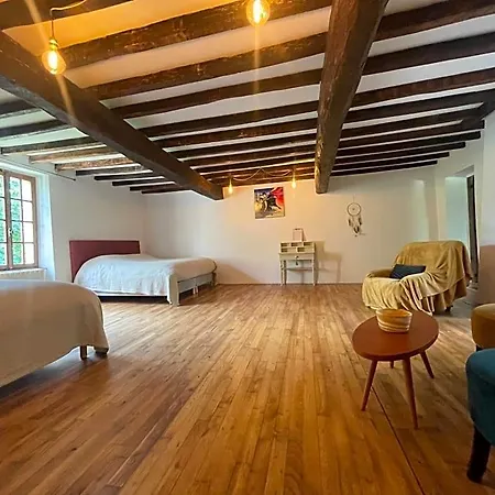 Domaine La Tour Oda ve Kahvaltı